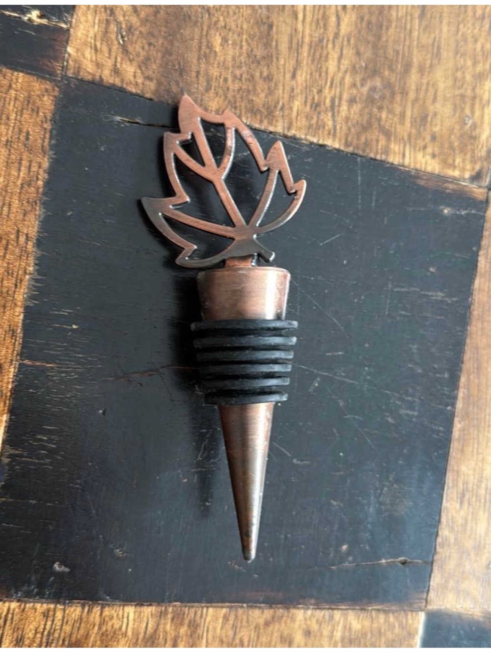Maple leaf wine bottle stopper